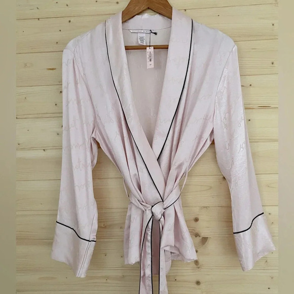 VICTORIA'S SECRET Soft Pink Sophisticated Iconic Style Satin Logo Small … - Picture 1 of 9